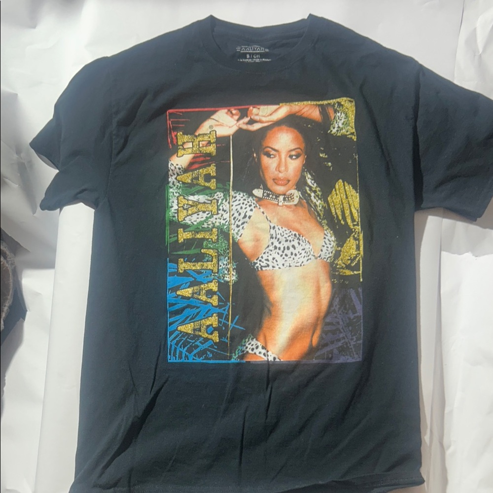 Aaliyah Modeling Cheetah Print Photoshoot - Black Graphic Tee
